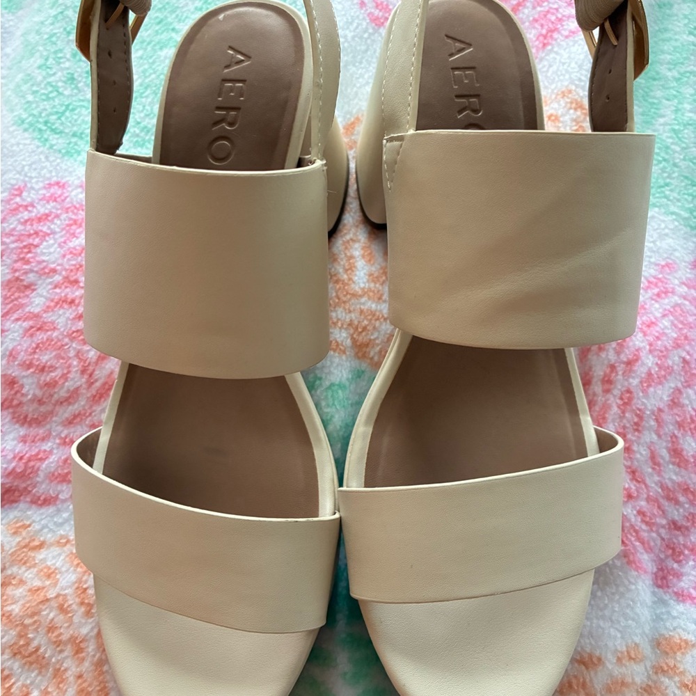 AEROSOLES Women's Tan Sandals